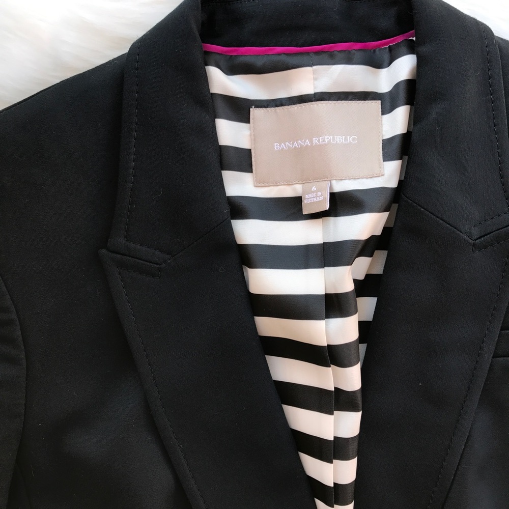 Banana republic}• black blazer - Picture 2 of 8